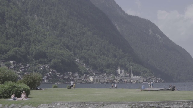 哈尔斯塔特奥地利湖泊和山脉全景跋涉视频素材