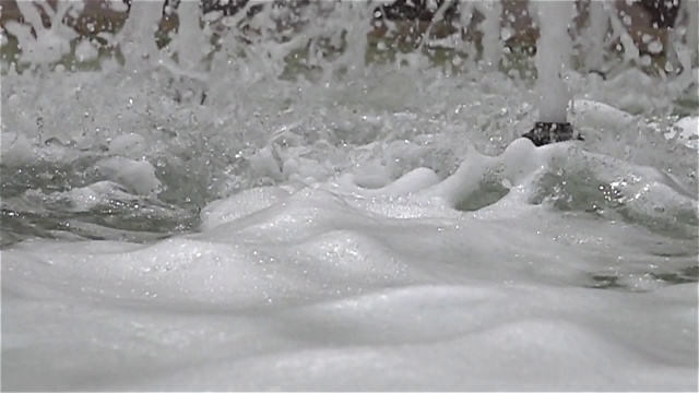 泼水视频下载