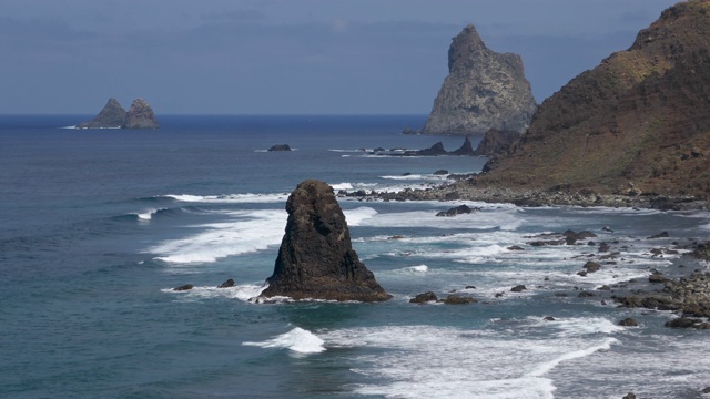 遥远的贝尼约海滩全景(贝尼约海滩)，特内里费，加那利群岛，西班牙。视频素材