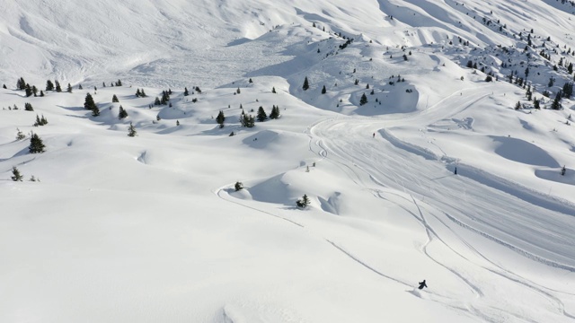 冬季滑雪者雪景天线4k视频下载