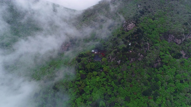 duryunshan Mountain和Bukmiruekam Rock位于大兴寺/全罗南道韩郡Samsan-myeon视频素材