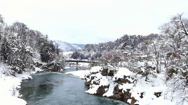 雪风化与桥在日本白川吾视频下载