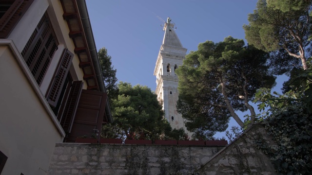 欧洲克罗地亚伊斯特里亚县罗温吉老城的圣欧菲米亚大教堂视频素材