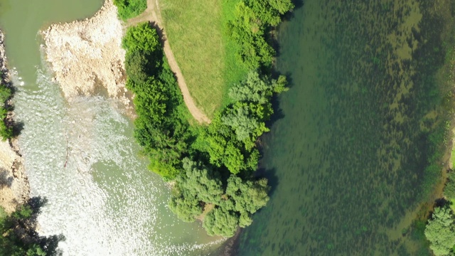 克罗地亚美丽的乡村景观，科拉纳河和库帕河的交汇处视频素材