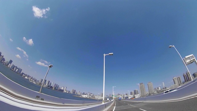 公路驾驶/彩虹桥视频素材