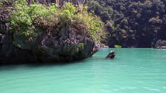 在安达曼海的科康泻湖上巡游视频素材