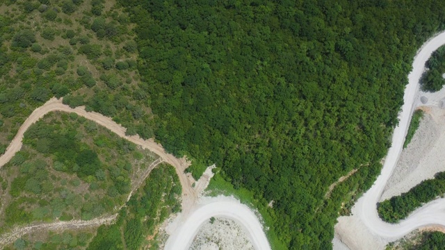 从工业生涯飞上青山，飞上高速公路视频素材