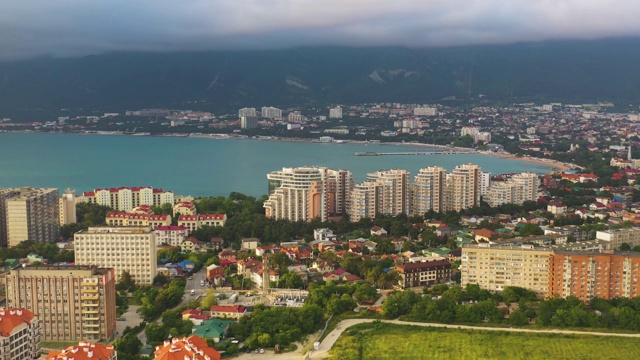 飞向海湾现代建筑区视频素材