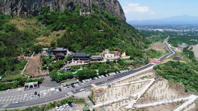 韩国济州岛西浦浦三邦山三邦山寺和博文山寺视频素材