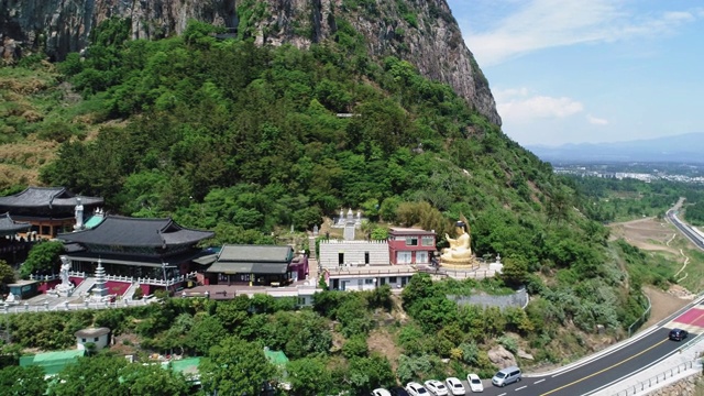 韩国济州岛西浦浦三邦山三邦山寺和博文山寺视频素材