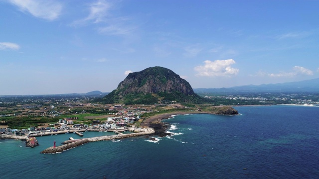 韩国济州岛三班山、Sagye港和永美里海滩/西浦浦视频素材