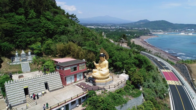 韩国济州岛三班山博文沙寺和黄武池海滩/西浦寺视频素材