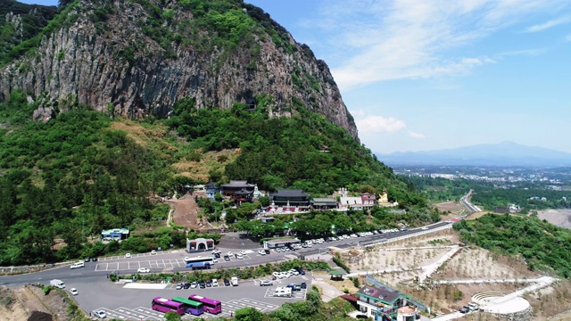 韩国济州岛西浦浦三邦山三邦山寺和博文山寺视频素材