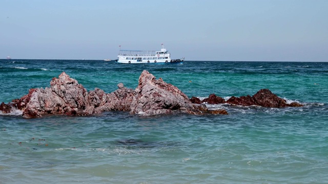 4K视频热带美丽的海滩和海浪的海洋景观。视频素材