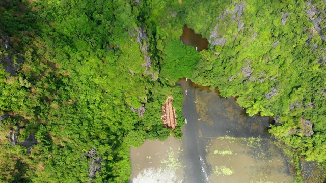 越南宁平地区鸟瞰图，董安潭旅游景点视频素材