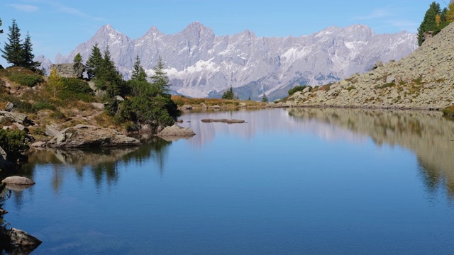 和平的阿尔卑斯Spiegelsee或Mittersee或镜湖，重申，奥地利视频素材