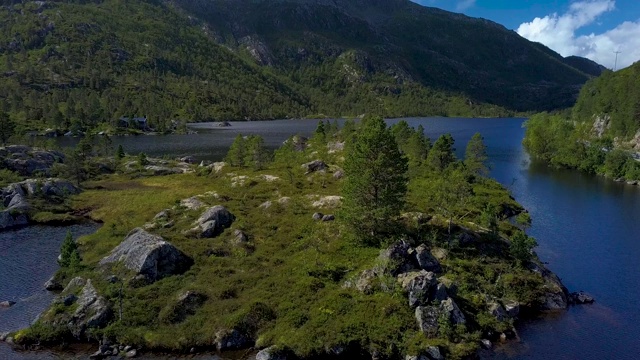 飞越森林湖和岛屿视频素材