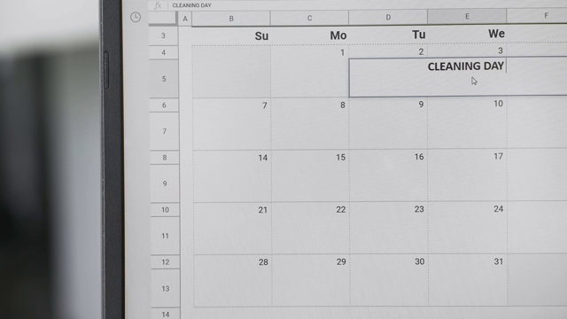 把清洁日写在日历的3号，以记住这个日期。视频素材