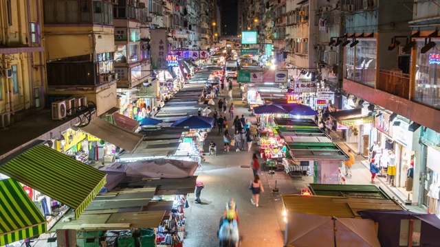 时光流逝:成群的人参观孟角区的传统市场和购物街。视频素材