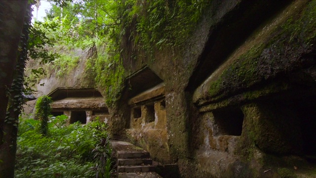 巴厘岛上Gunnung Kawi寺庙的慢动作拍摄视频素材