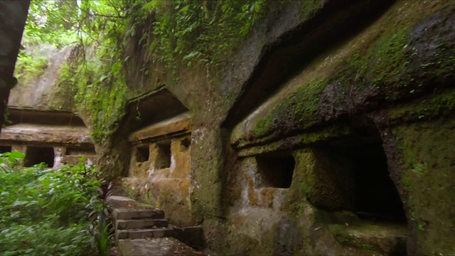 巴厘岛上Gunnung Kawi寺庙的慢动作拍摄视频素材