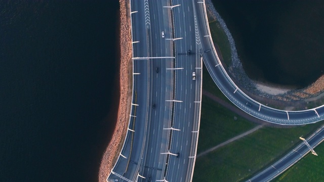 鸟瞰图的高速公路交叉口高速公路视频素材