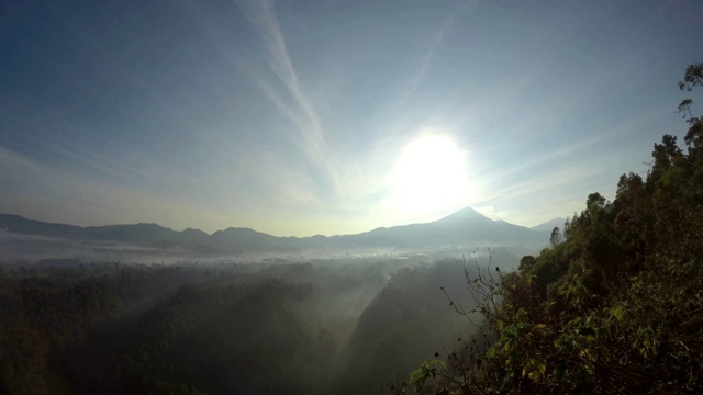 日出时间在山的后面流逝视频素材