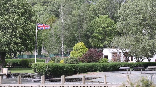 英国湖区安布尔赛德遭遇了反常的大风天气。视频素材