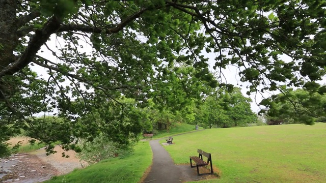 英国湖区安布尔赛德遭遇了反常的大风天气。视频素材