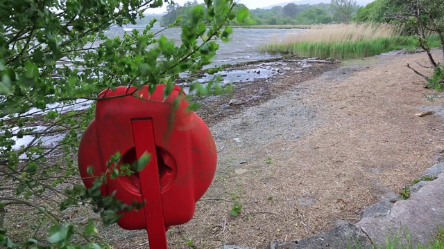 英国湖区安布尔赛德遭遇了反常的大风天气。视频素材