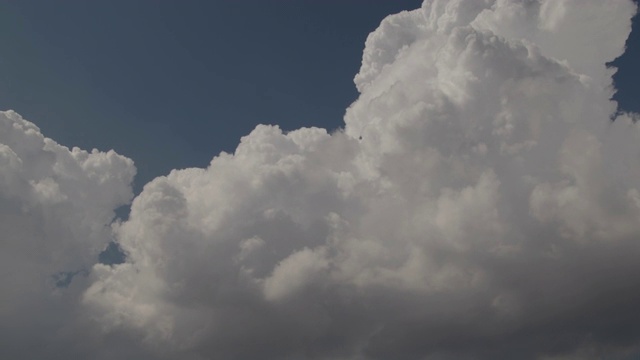 积云雨云移动天空视频素材