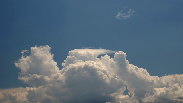 积云雨云移动天空视频素材