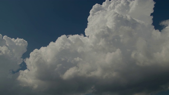 积云雨云移动天空视频素材