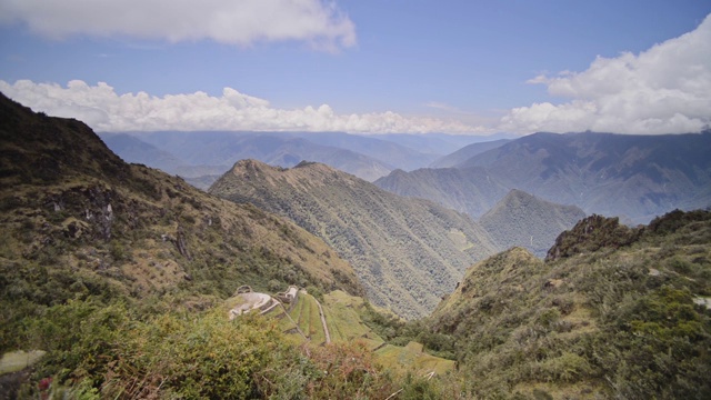 黄昏时分，从印加古道眺望秘鲁安第斯山脉的风景视频素材