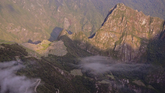 秘鲁马丘比丘太阳门安第斯山脉与印加古道的地质布局。采用针视频素材