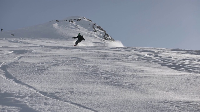 冬季单板滑雪Backcountry山4k视频素材