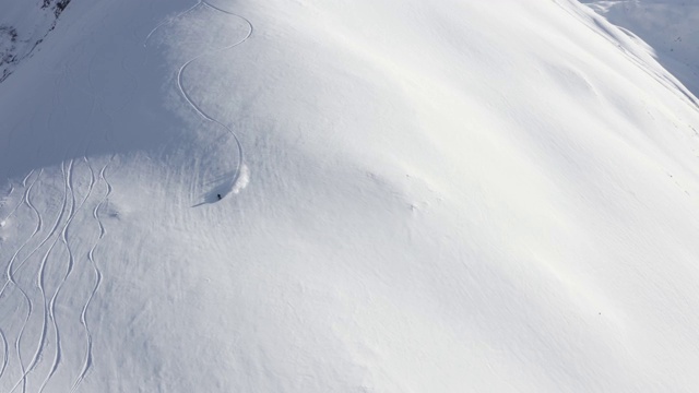 冬季滑雪高山免费骑行视频下载