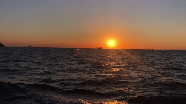 夕阳从博斯普鲁斯海峡视频素材