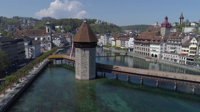 空中转身空卢塞恩Kapellbrücke -冠状病毒时间-空中4K视频素材