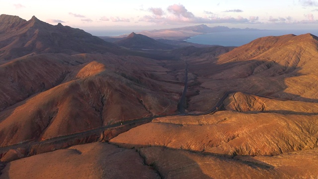 西班牙，加那利群岛，富埃特文图拉，卡登火山和火山景观望向Jandia半岛视频素材