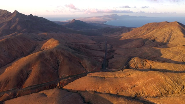 西班牙，加那利群岛，富埃特文图拉，卡登火山和火山景观望向Jandia半岛视频素材