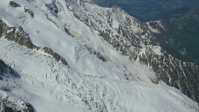 法国夏蒙尼Aiguille du Midi观测点上的巨大冰川。替身拍摄视频素材