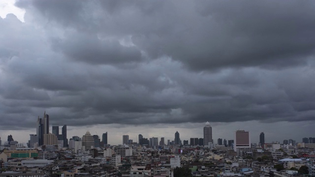 泰国曼谷上空的暴风雨和乌云的时间间隔。4K分辨率视频素材