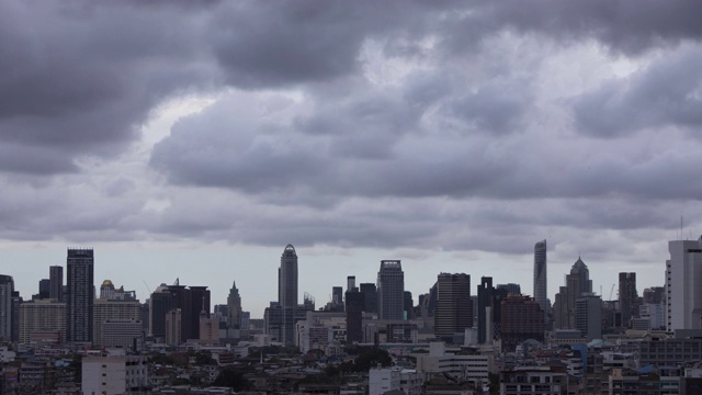 泰国曼谷上空的暴风雨和乌云的时间间隔。4K分辨率视频素材