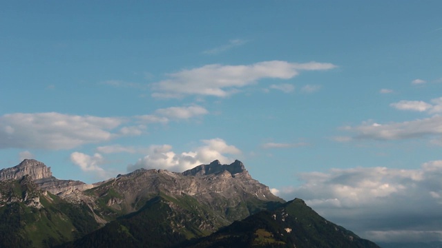 山在夏天视频素材