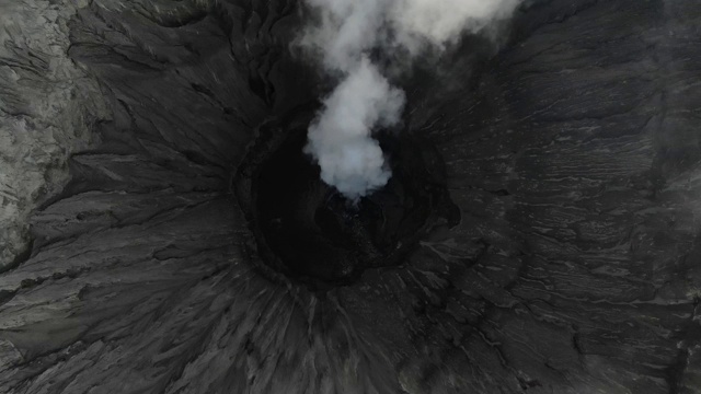 电影头顶近距离鸟瞰图剪辑的火山口火山口的布罗莫在早上视频素材