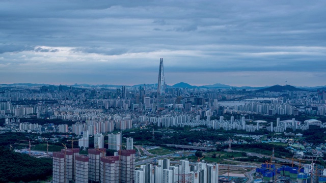 市中心的山景视频下载