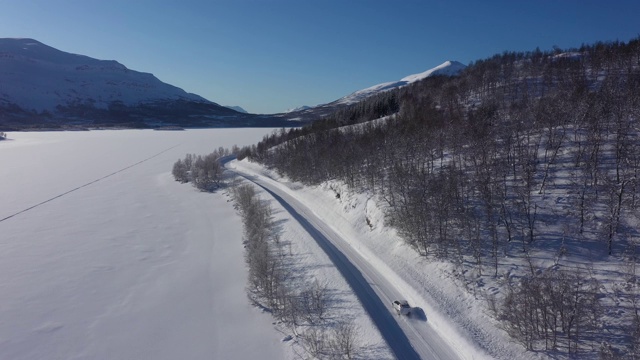 罗浮敦群岛冬季公路鸟瞰图视频素材