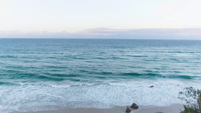 月亮升起满月时间从海洋地平线海洋复制空间澳大利亚昆士兰视频素材