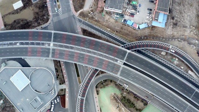 多车道公路鸟瞰图视频素材